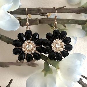 CHARMING CHARLIE Flower Dangle Earrings